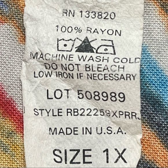 Plus size 1x colorful wavy stripes shirt swoop neck batwing arms thick black hem - Picture 8 of 9